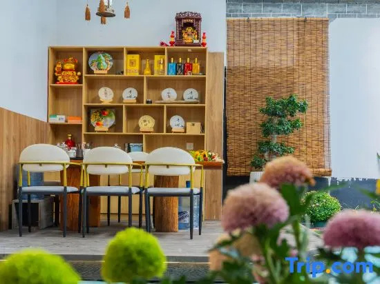 Lantingyue · JoyCourt Natural Wood | Whole-House Smart Vacation Cottage