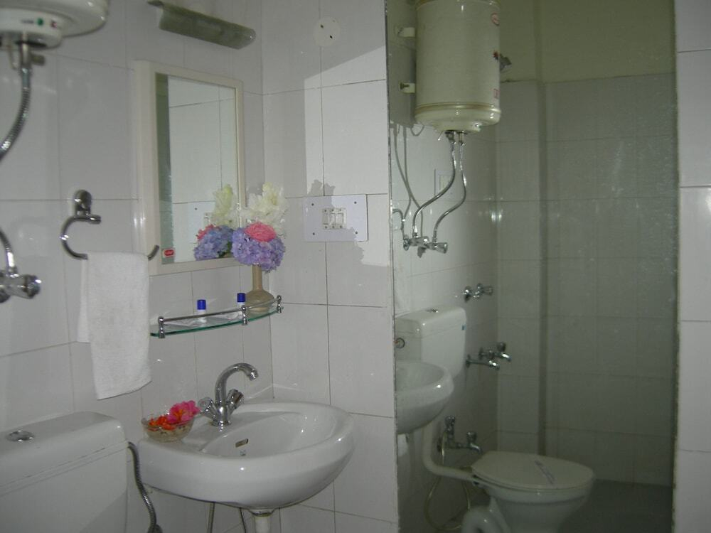 1 BR Cottage in Jhonger Sarsai, Manali, by GuestHouser (C52B)