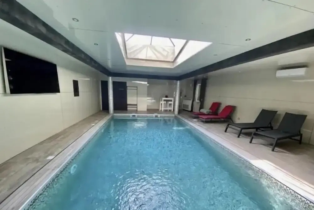 Histoire D'Ô - Les Piscines