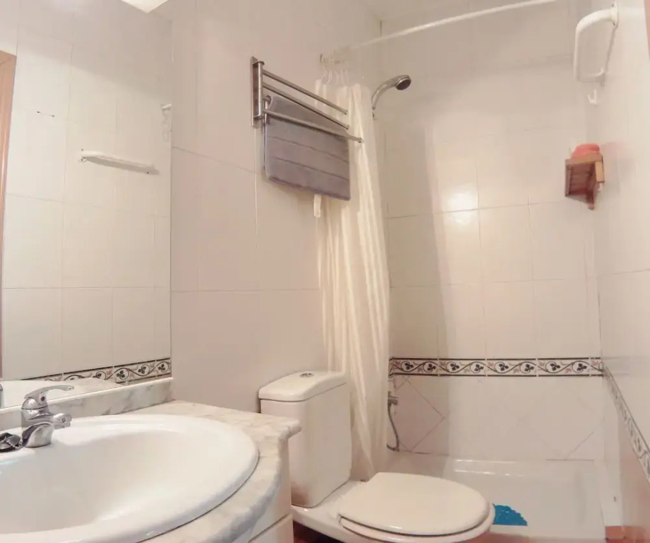 Estudio Exterior con A/C, WiFi y Vistas a Sagasta, Glorieta Bilbao SAG1C