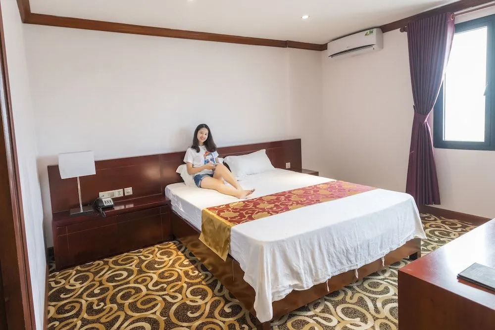 HOANG TRUNG HOTEL - Cô Tô