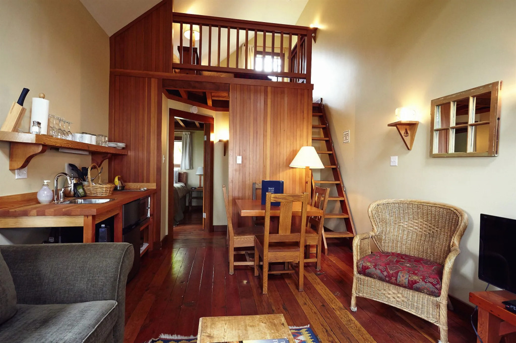 Middle Beach Lodge