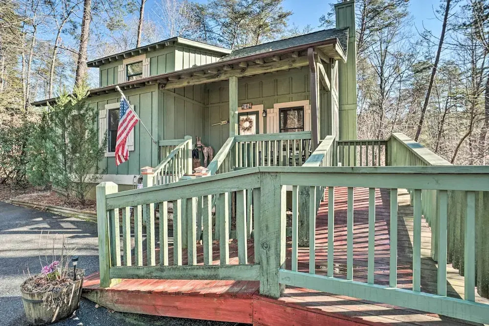 Outdoor Adventure - Charming Cabin w/ Hot Tub