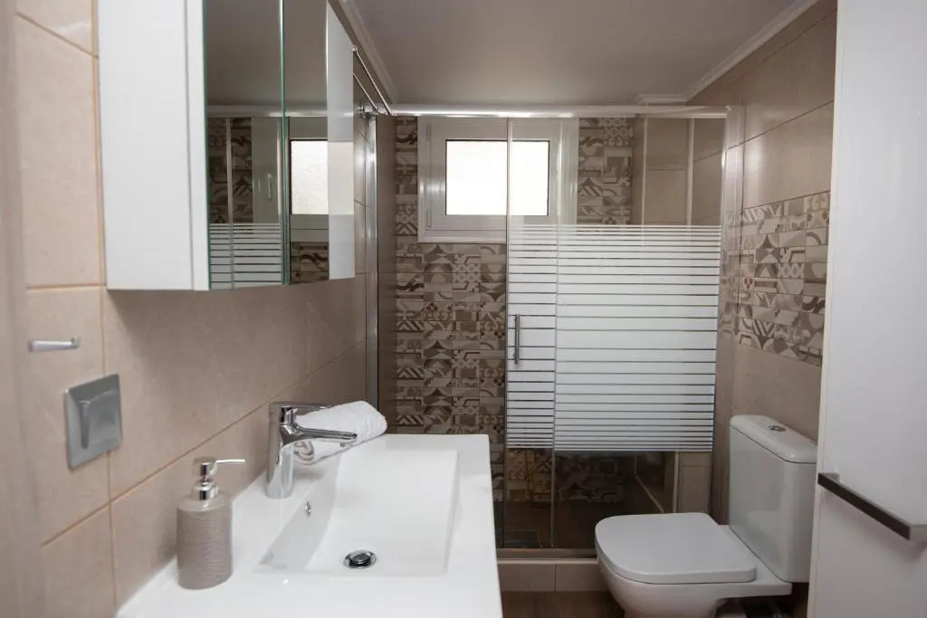 ENIO AXD guest house with private parking