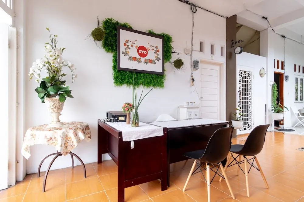Green Elite by OYO Rooms