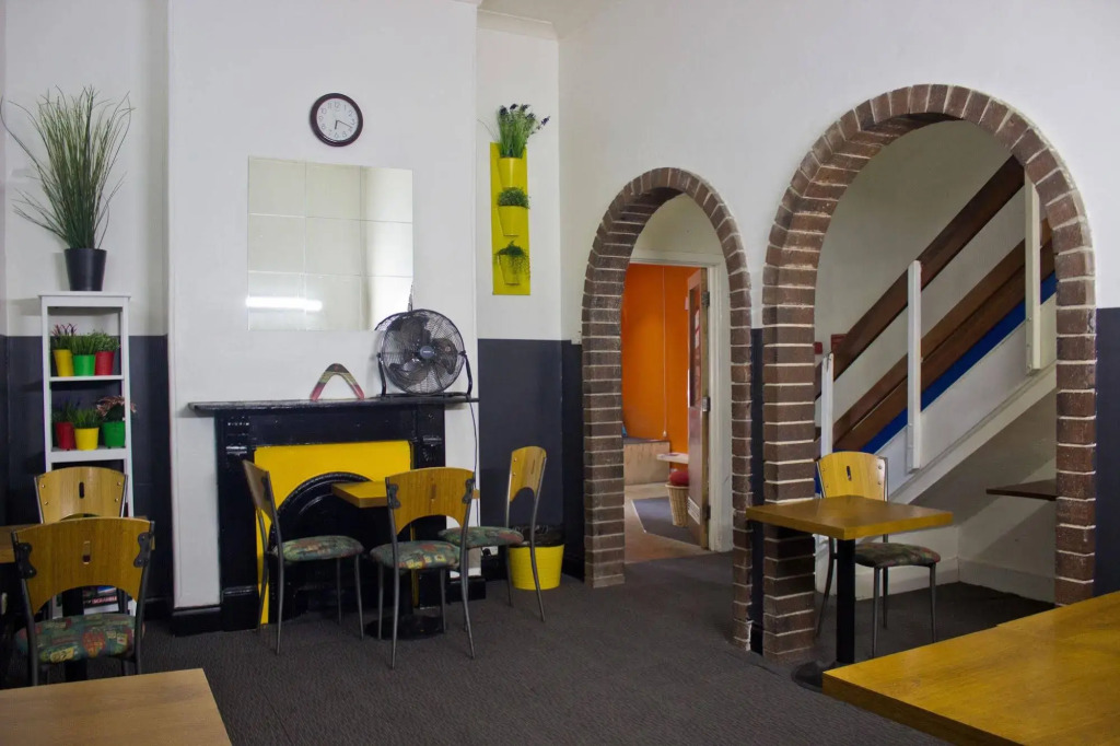 Adelaide Travellers Inn Backpackers Hostel