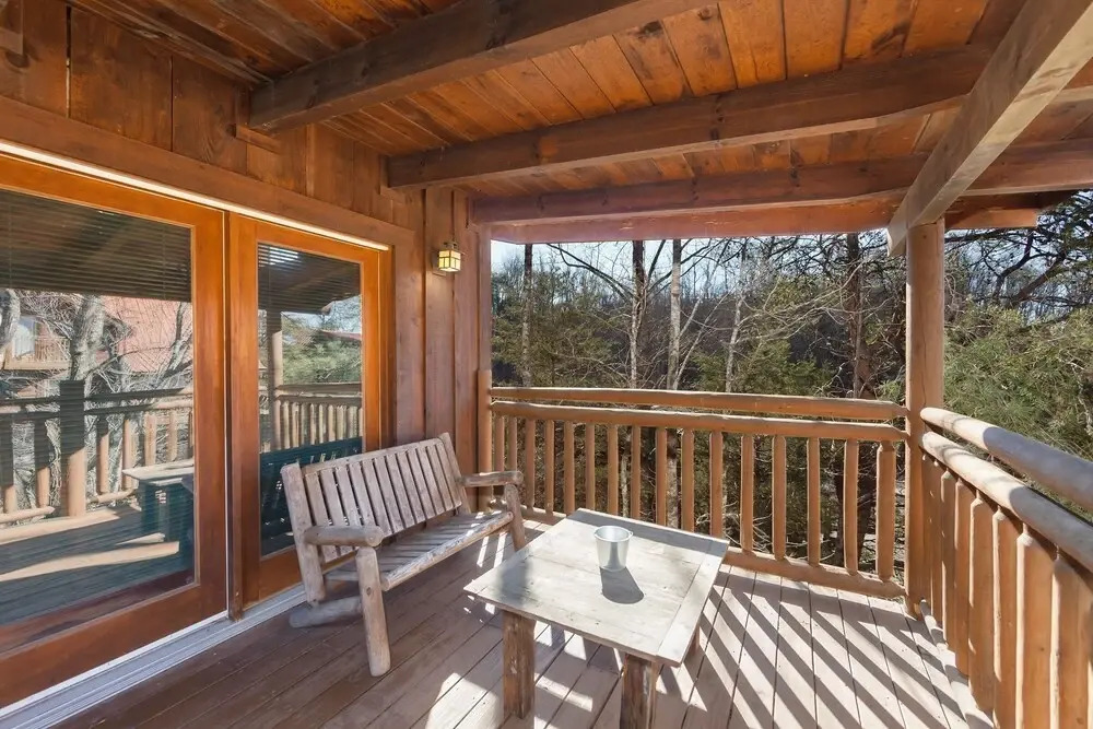 Moose Tracks 3 Bedroom Cabin by RedAwning