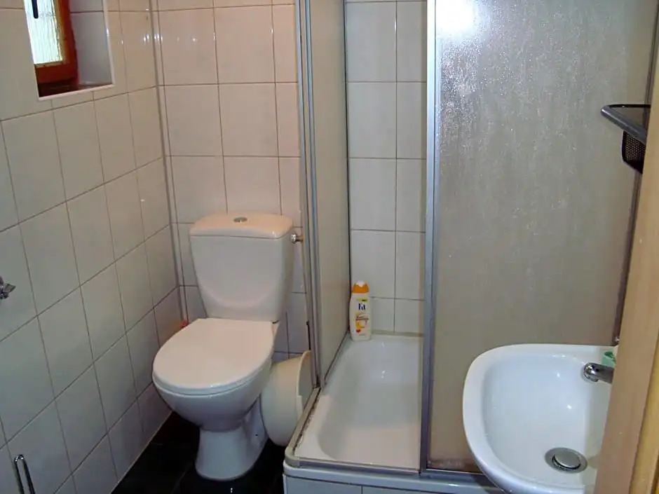 DOMEK Mona PRZY MORZU 3 Pokojowy-4 łóżka- 4 osobowy, lub APARTAMENT Mona PRZY MORZU-ul Żeromskiego,przy centrum