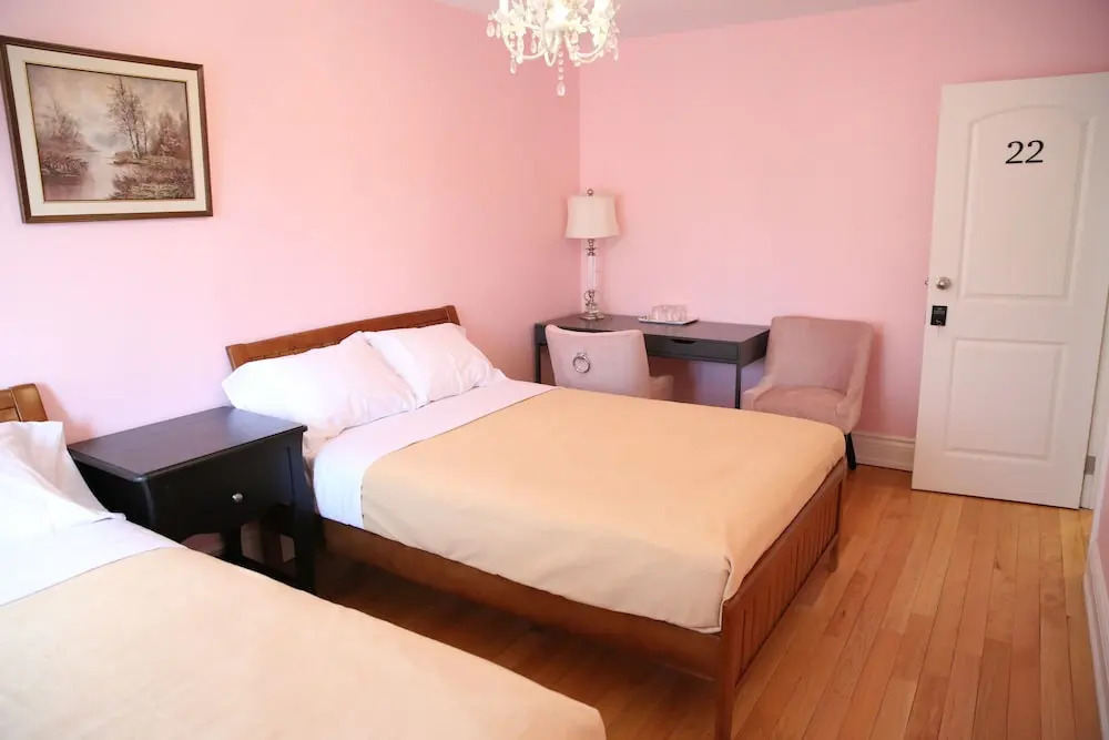 Elegant Suite at 700 Bathurst