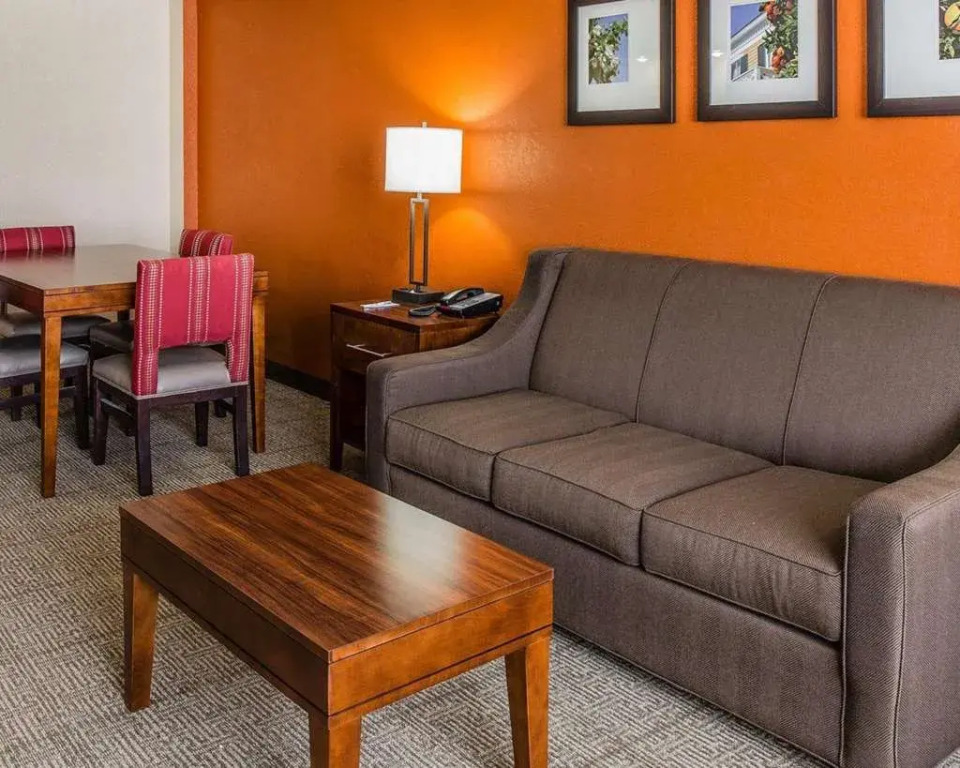 Comfort Inn & Suites