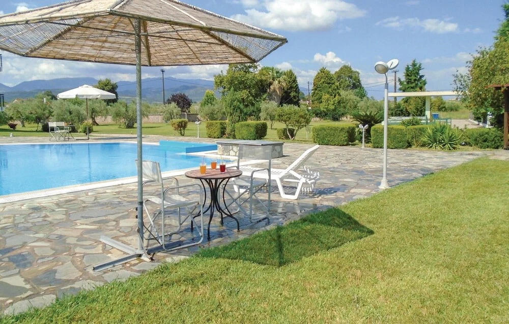 Awesome Home In Kamena Vourla