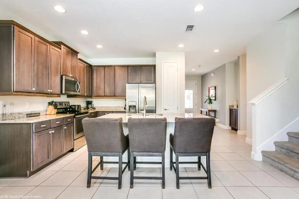 8 Bedroom Vacation Home with Pool 2114