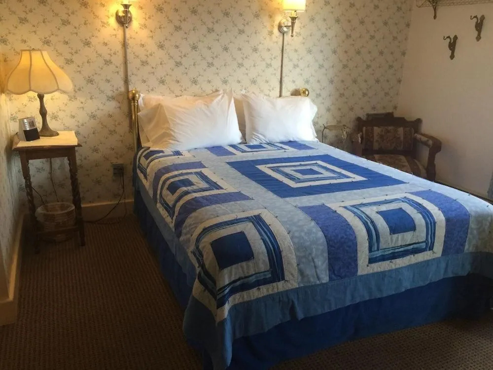 Orcas Hotel