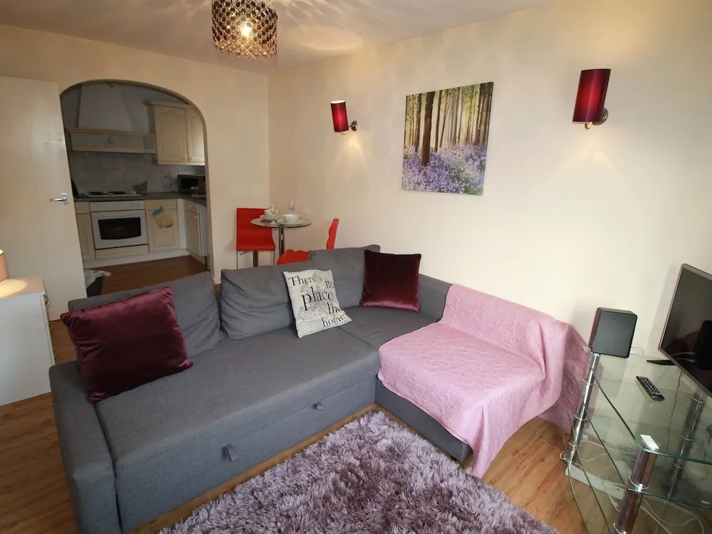 Richmond Court Apartment by Cardiff Holiday Homes