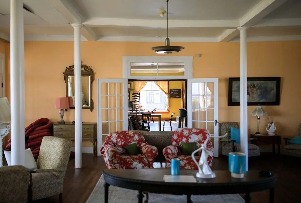 Ocean House Boutique Hotel & Motel