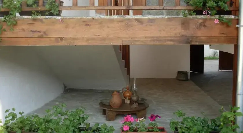 Tsutsovi House
