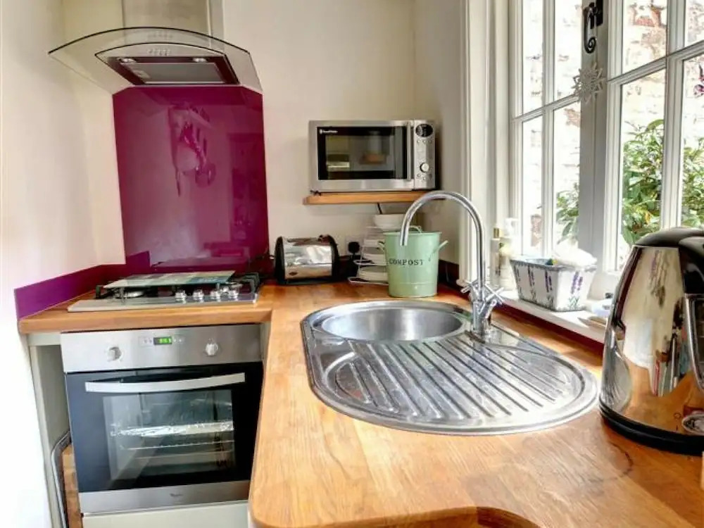 Characteristic Holiday Home With Courtyard in Authentic Little Street in Deal