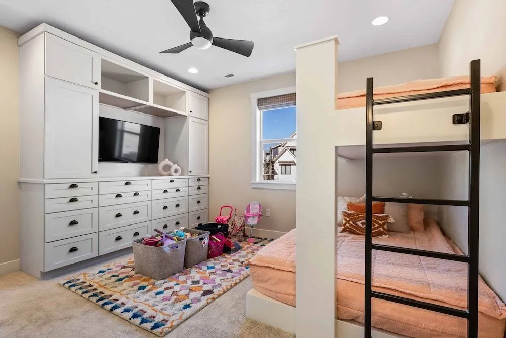 No Bad Days 5 Bedroom Townhouse