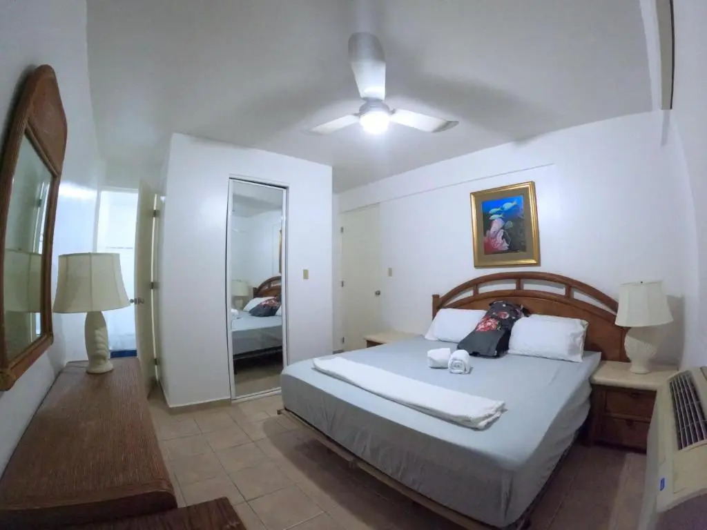 In Joyuda Beach, Apartment with Pool & Basketball Court