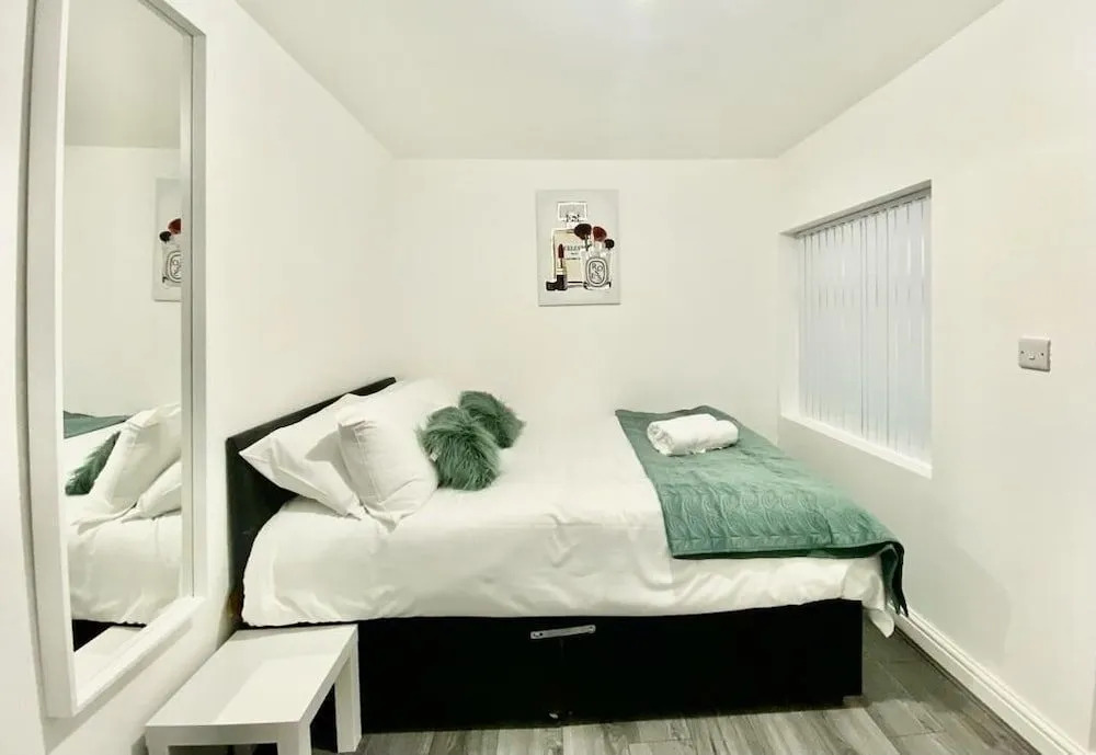 Tong Apartments