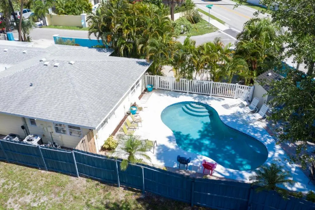 Cozy Tropical Bungalow Duplex with Heated Pool