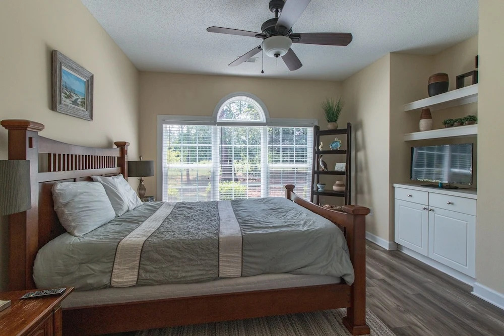 Cypress Bend #1113 2 Bedroom Condo by Redawning