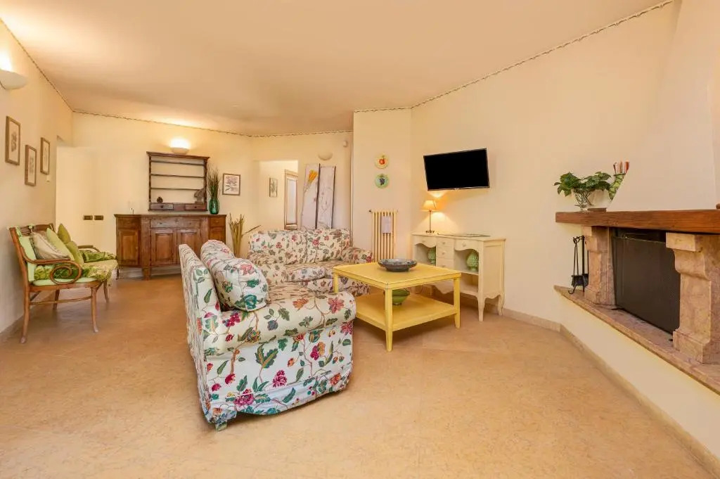 Beautiful Villa With Private Garden and Pool
