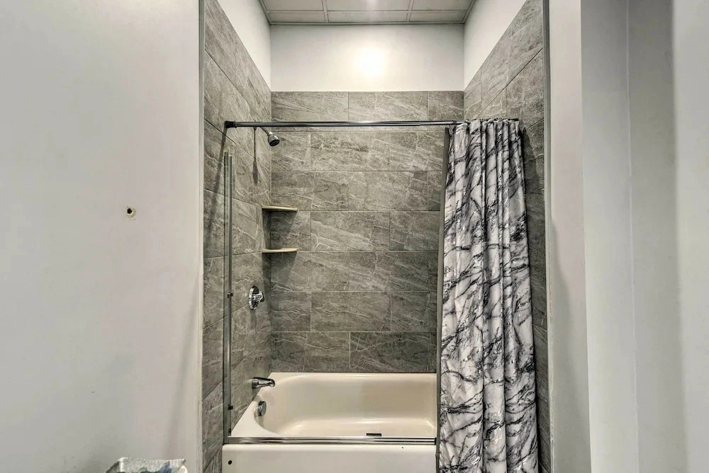 Pet-friendly Apartment, 6 Miles to Downtown