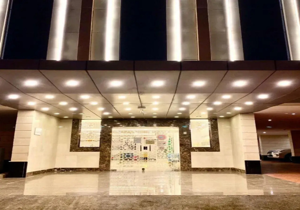 First Diamond Served Apartments