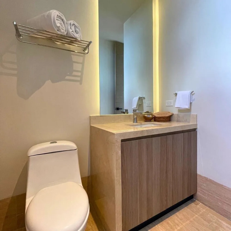 New Downtown Condo with Rooftop Pool