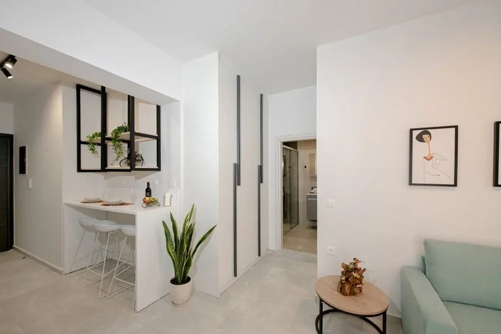 Minimal Chic Retreat Suite
