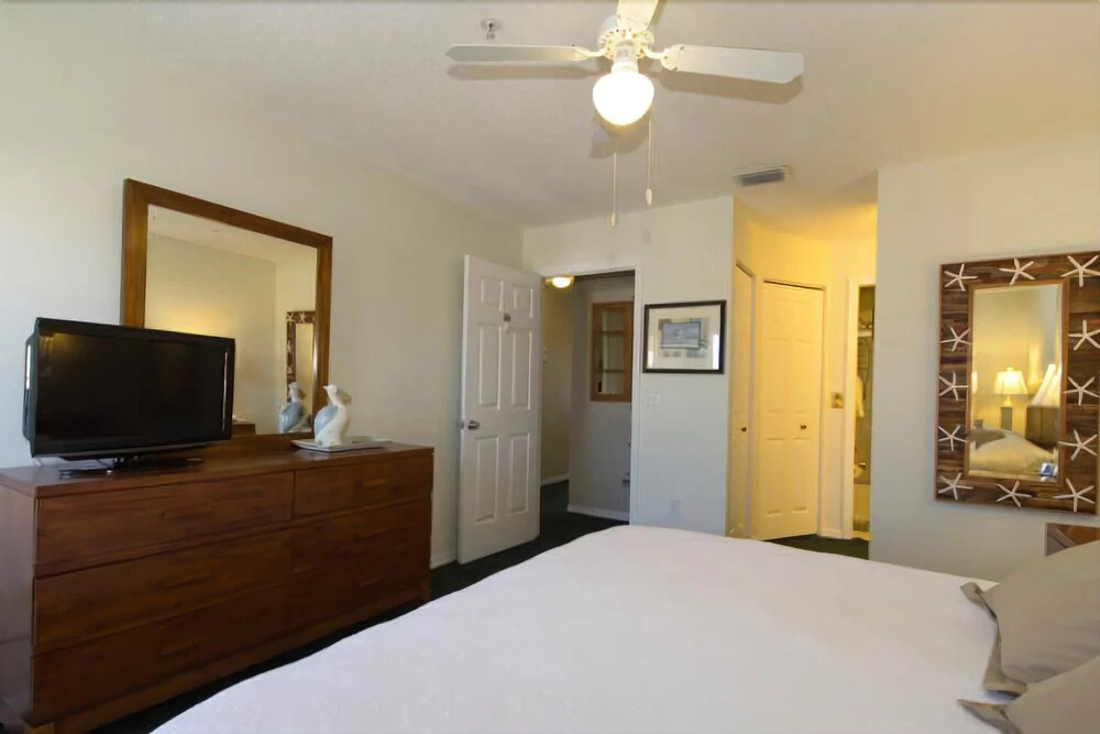 Sandy Pointe 210