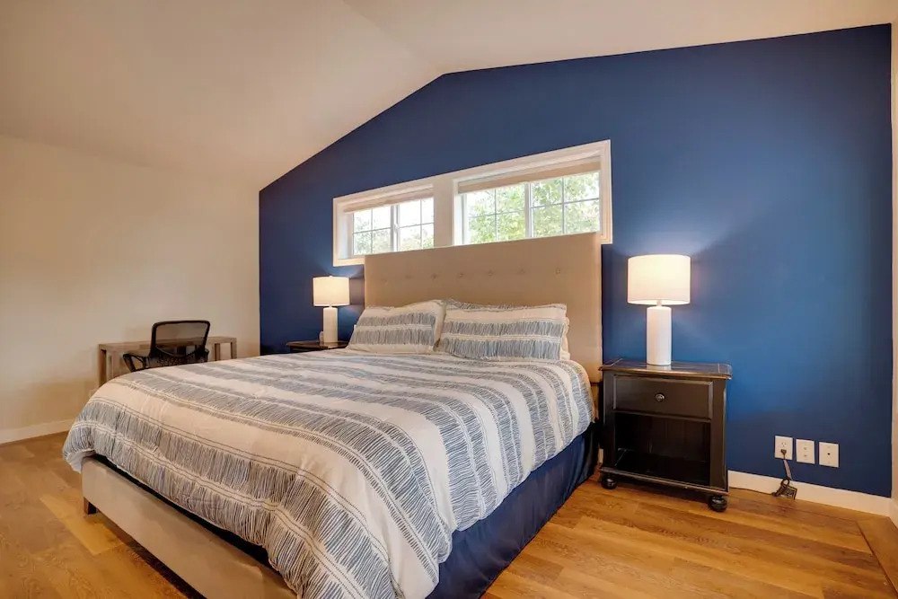 Family Home on Lake Chelan With Mtn + Lake View!