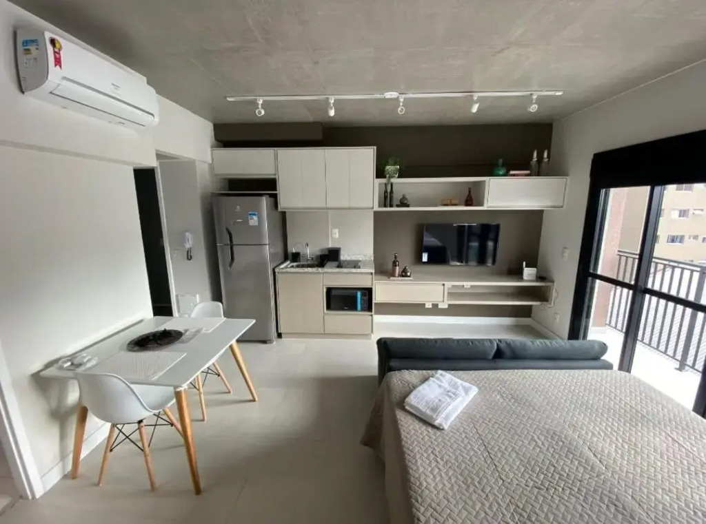 67 New studio in great location! Fast WI-FI, balcony