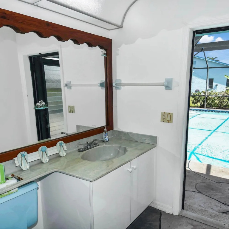 Belle Paradise heated Pool boating Oasis of calm