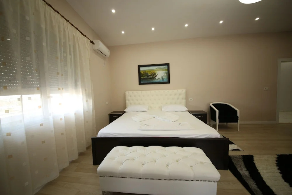 Hotel Holiday