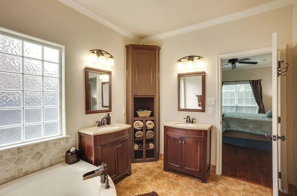 College Station Family Home: 3 Mi to Texas A & M!