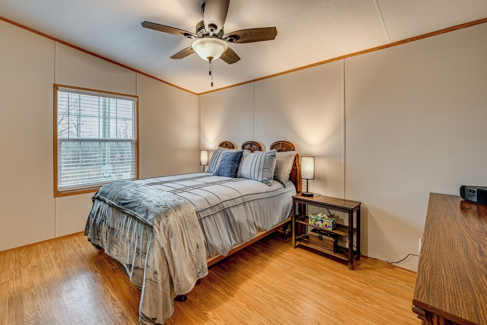 Boat, Fish, Hike & Explore: Cozy Home in Bronston