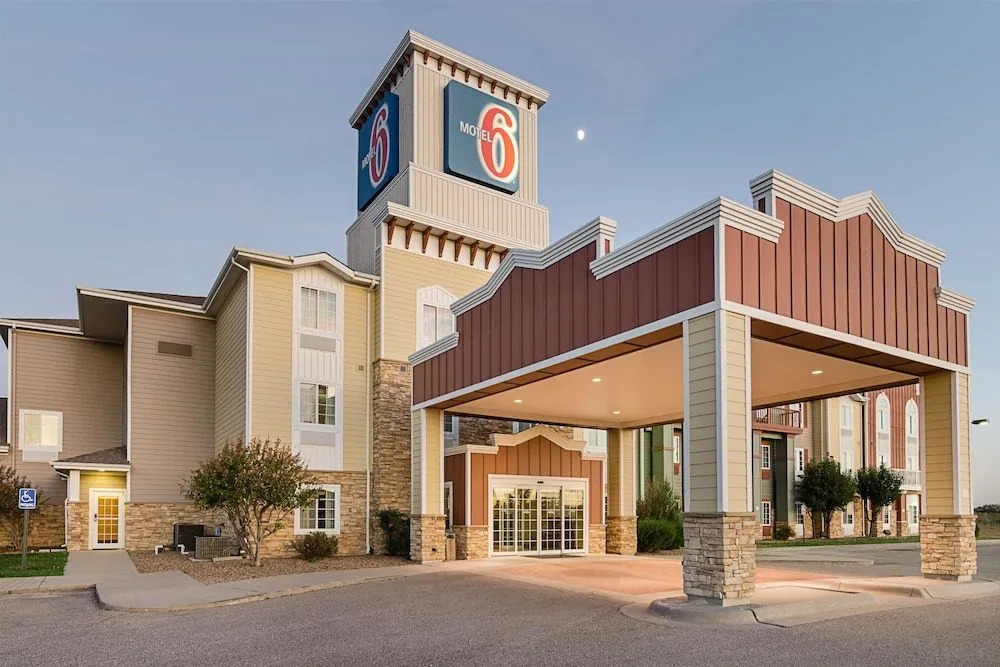 Motel 6 Park City KS