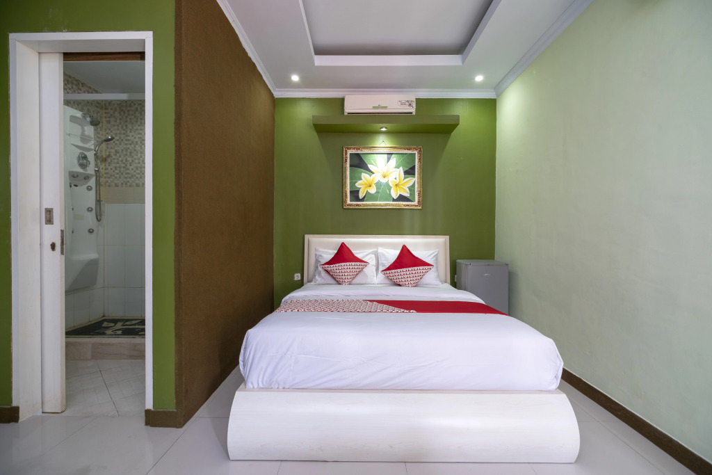 Dedy Beach Inn by RedDoorz