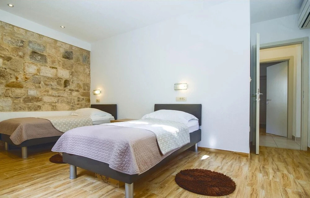 Amazing Home In Omis With Wifi