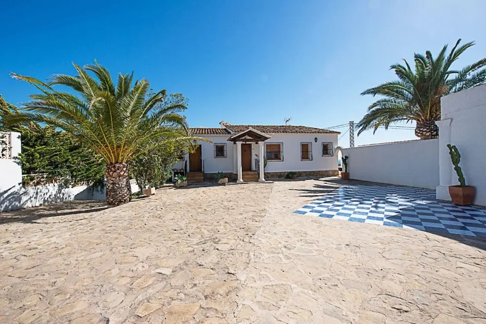 Villa - 4 Bedrooms with Pool, WiFi and Sea views - 104965