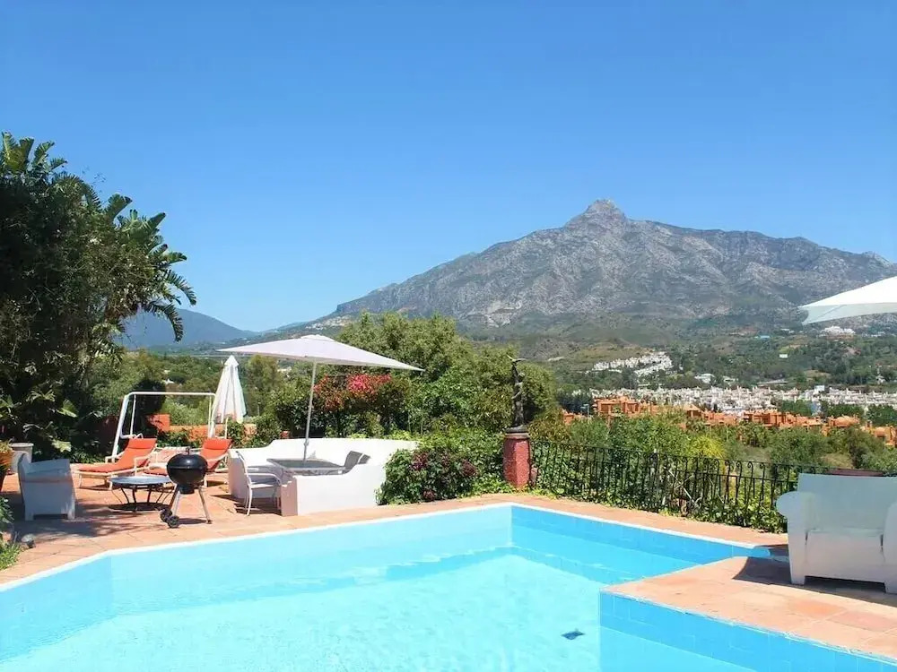 Romantic Puerto Banus Villa, Sea Mountain Views