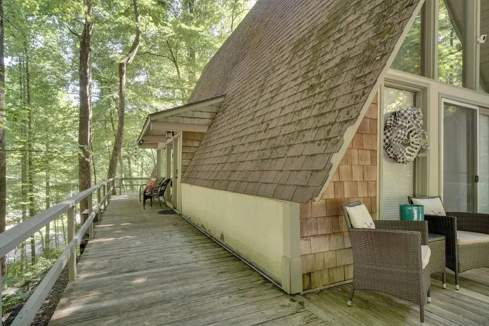 Snuggle Inn in the Heart of Chalet Village