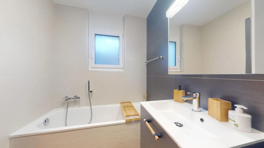 Spacious apartment - beautiful terrace with view