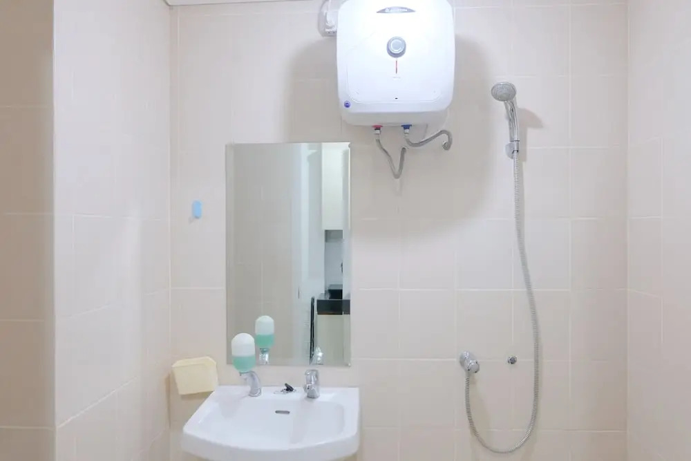 Modern Classic Studio At Apartment Parahyangan Residence