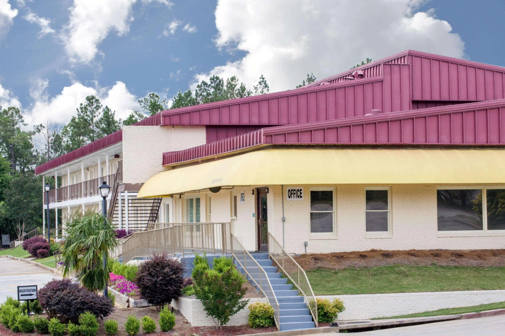 A Red Dot Inn