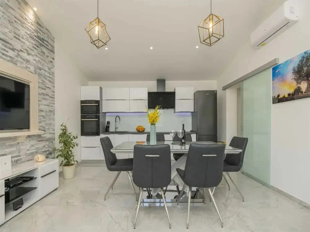 Tranquil Country Villa in Naklice