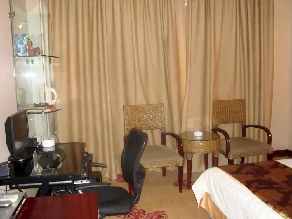 Qujing Derun Hotel
