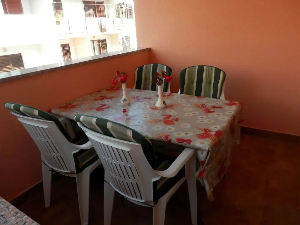 Apartment with balcony and sea view, 100 meters from the beach in Rovinj